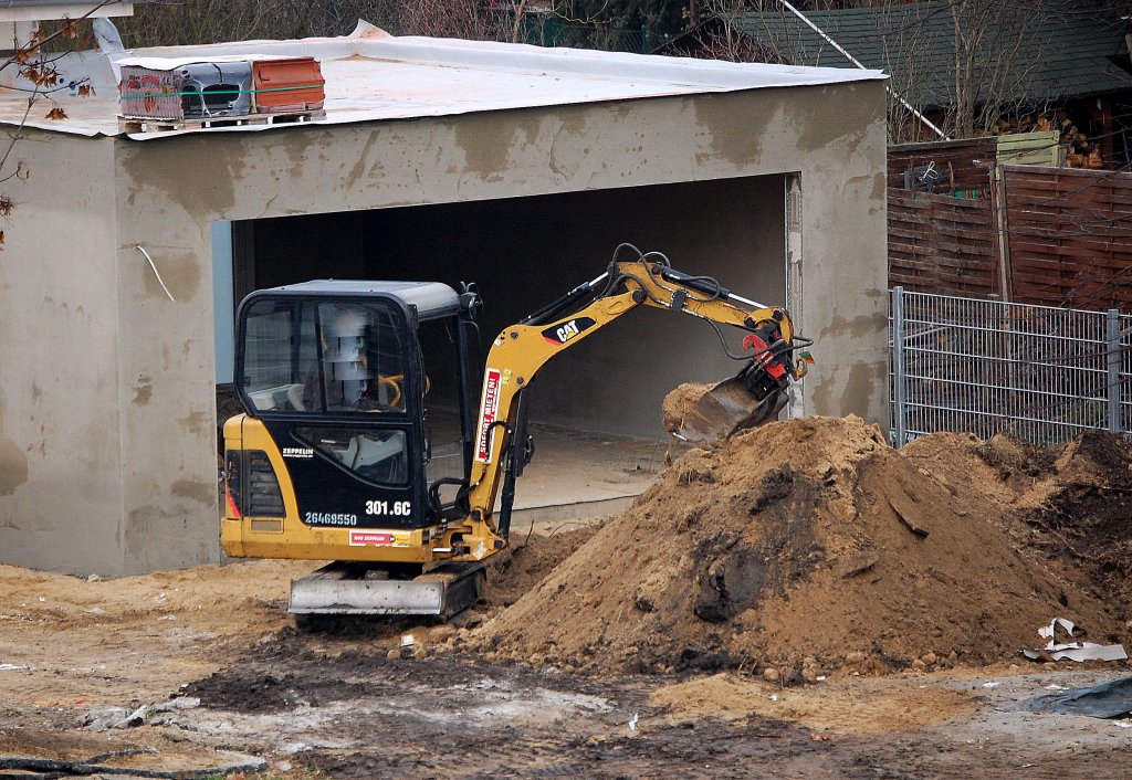 Minibagger CAT 301.6C (leasingbaumaschine) am 24.11.11 Berlin-Karow.