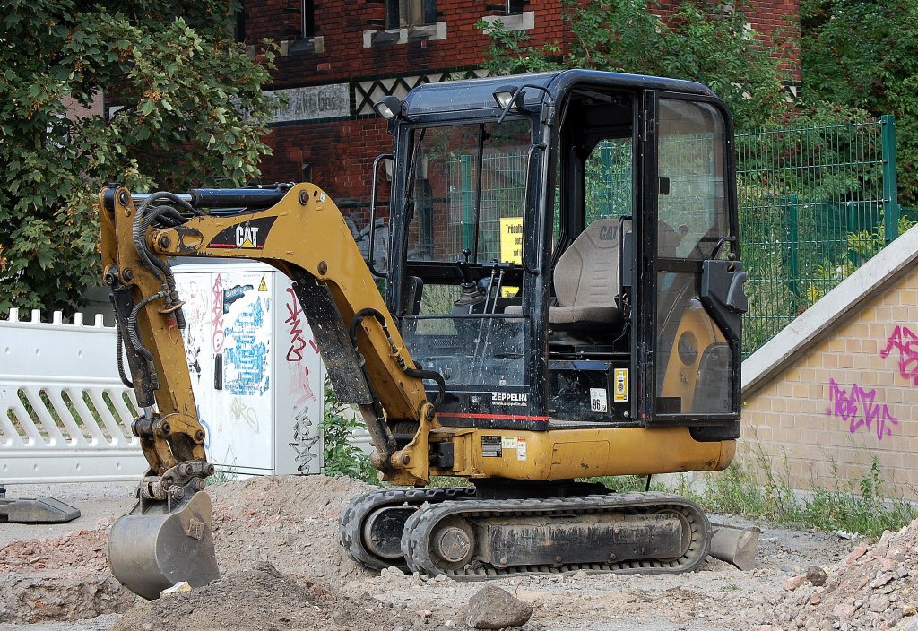Minibagger CAT 303.5 (Leasingbaufahrzeug), 12.08.09 Berlin-Pankow.