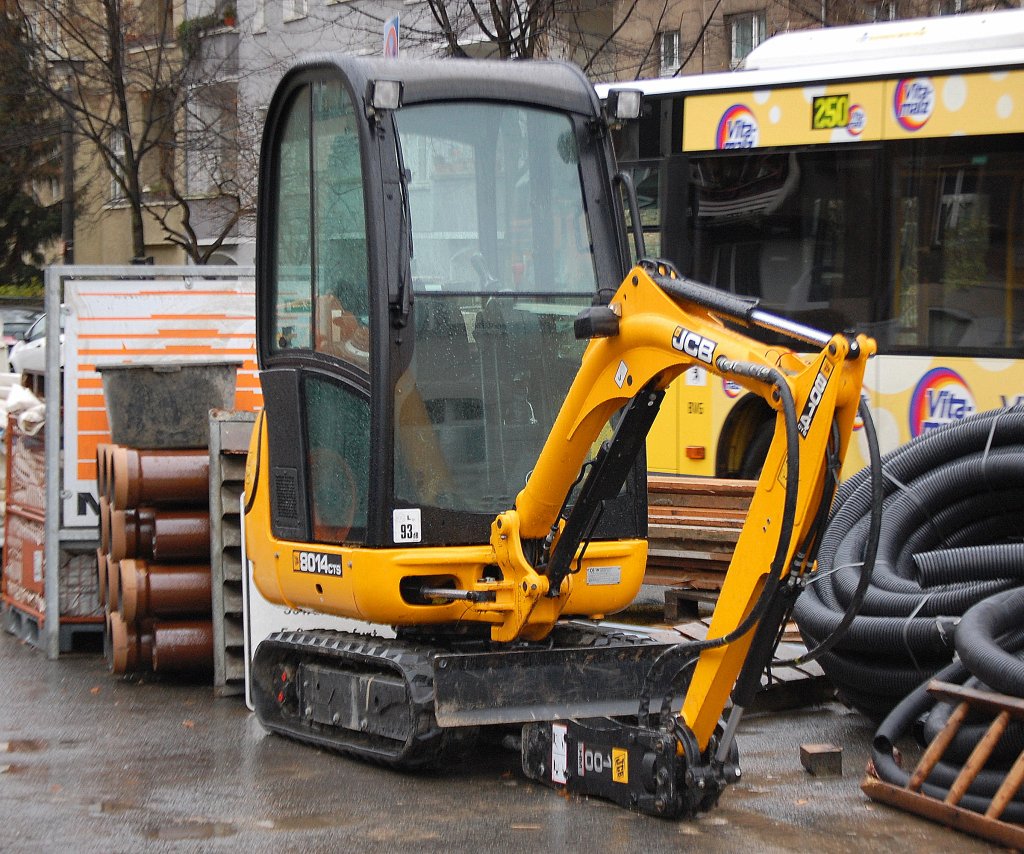 Minibagger JCB 8014CTS, 13.11.10 Berlin-Pankow. 