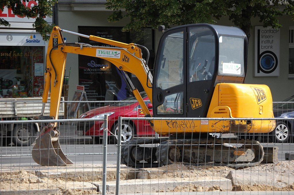 Minibagger JCB 803 der Fa. TIGALA, 08.06.09 Berlin-Kaiserdamm.
