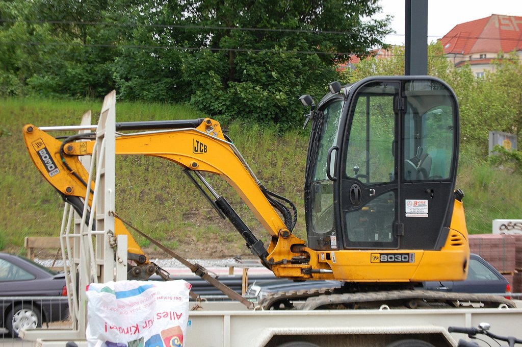 Minibagger JCB Typ 8030, 02.06.10 Berliner Str. Berlin-Pankow.