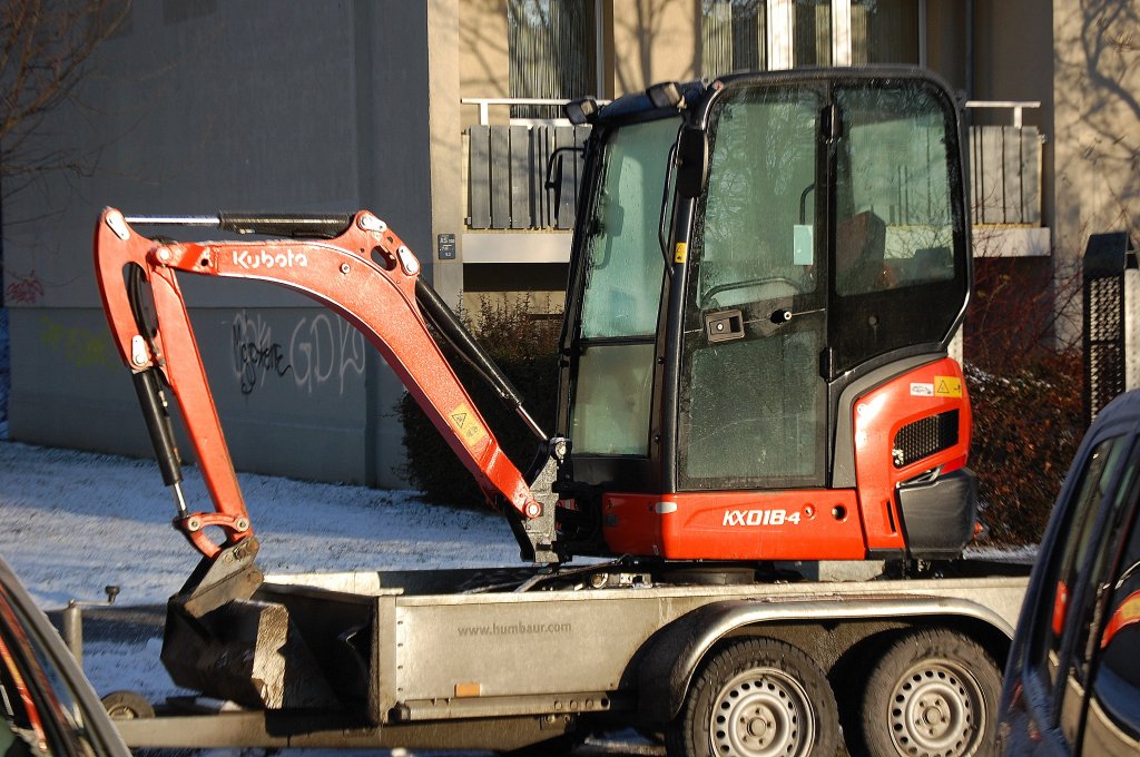 Minibagger KUBOTA KX018-4 auf H�nger, 07.12.12 Berlin-Pankow.