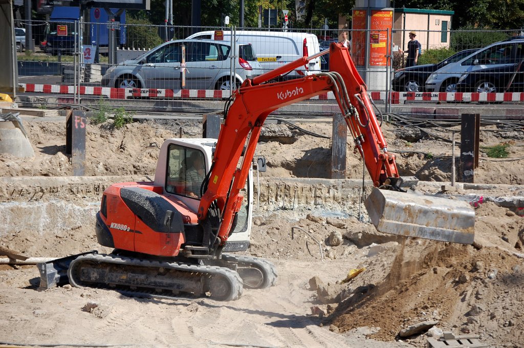 Minibagger KUBOTA KX080-3, 31.07.08 Gro�baustelle Berlin-Alexanderplatz.