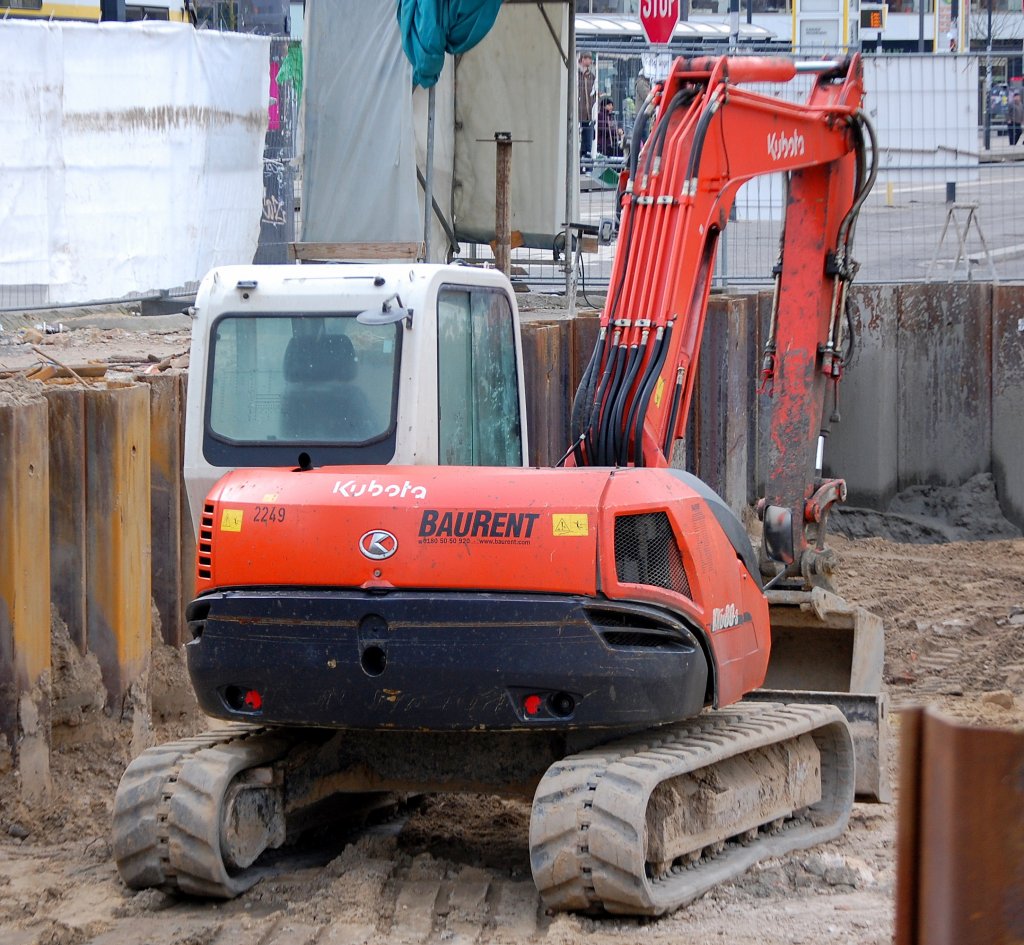 Minibagger KUBOTA KX080-3 am 14.02.09 Gro�baustelle am Berlin-Alexanderplatz. 