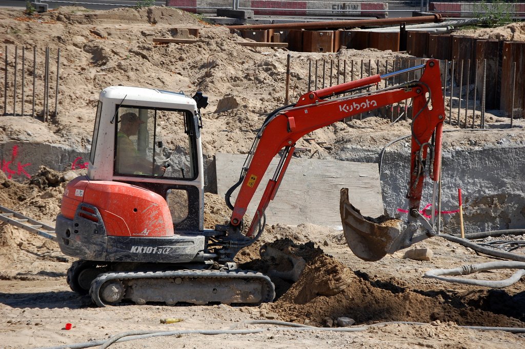 Minibagger KUBOTA KX101-3, 31.07.08 Gro�baustelle Berlin-Alexanderplatz.