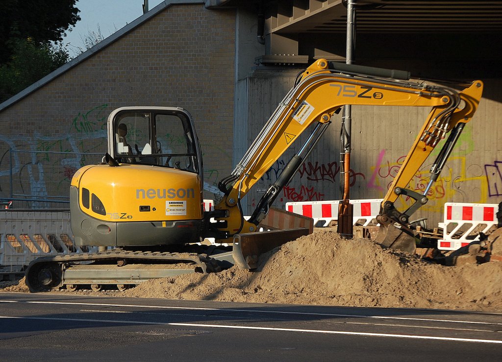 Minibagger neuson 75Z3, 28.06.10 Berliner Str. Berlin-Pankow.