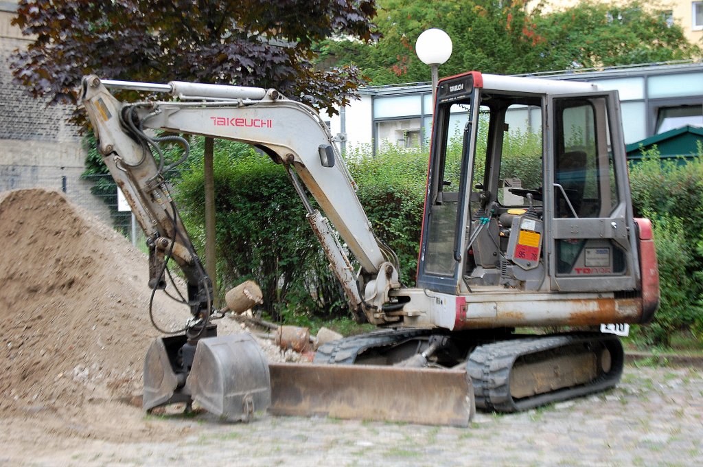Minibagger TAKEUCHI TB035, 23.08.10 Berlin-Knobelsdorffstr.