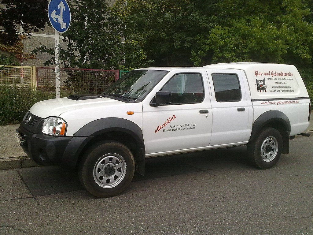 MITSUBISHI L200 Pickup Variante, Firmenfahrzeug einer Glas- und Geb�udeservice Firma, 09.08.12 Berlin-Pankow. 