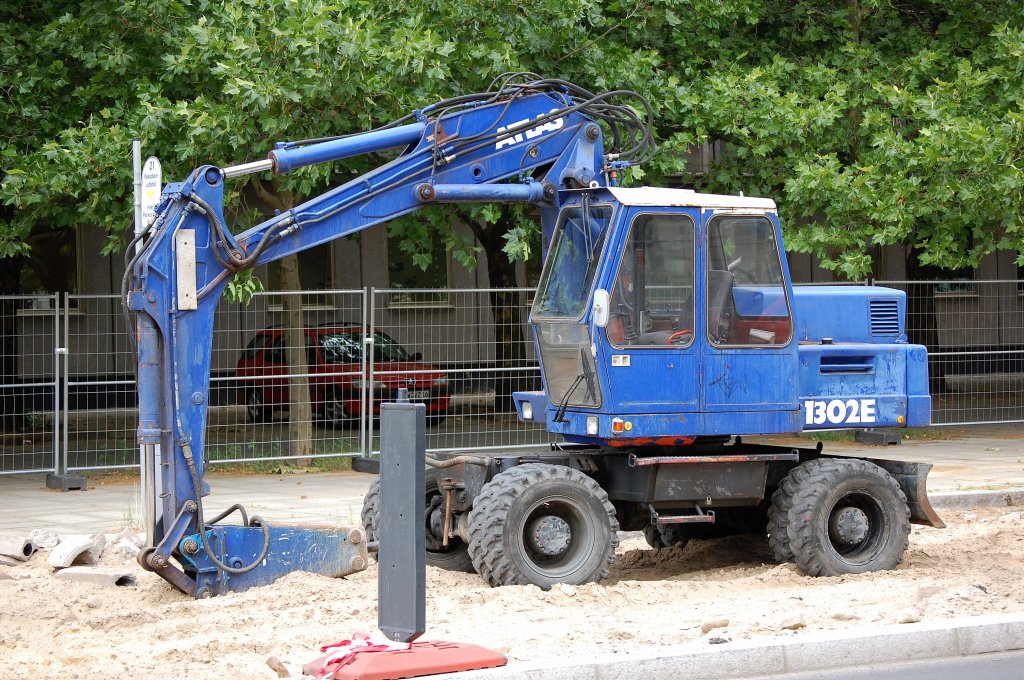 Mobilbagger ATLAS 1302E, 08.07.08 Berlin-Mitte Btreite Str. 