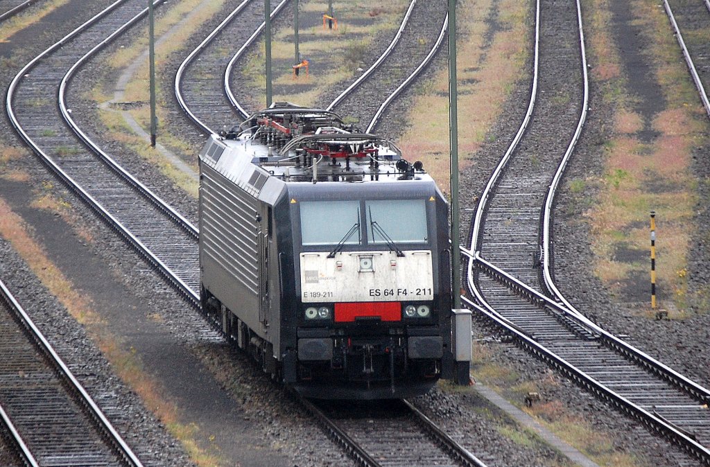 MRCE Dispolok E 189-211 / Es 64 F4-211 (91 80 689 211-6 D-DISPO, Bj. 2008) angemietet von CTL, am 31.05.10 abgestellt f�r einen Containerzugr�cktransport auf den Rangiergleisen des Berliner Westhafens. 