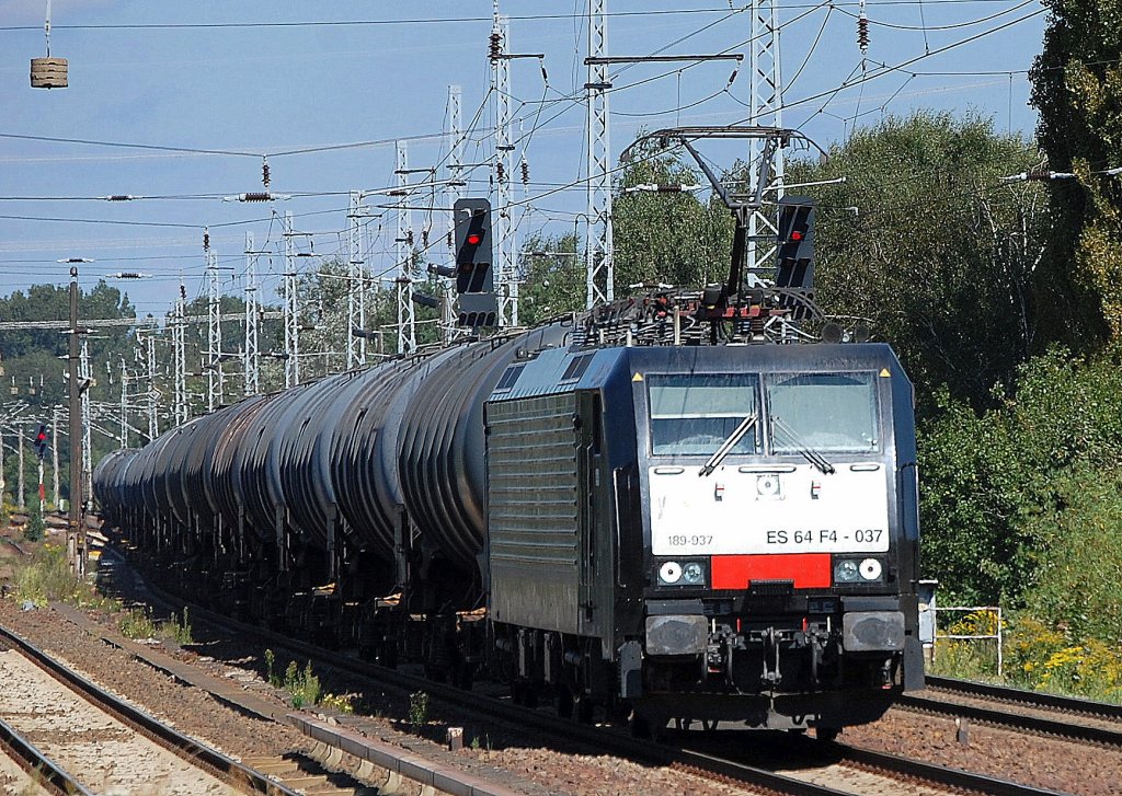 MRCE Dispolok ES 64 F4-037 (91 80 6189 937-6 D-DISPO) event. an TXL vermietet? mit Kesselwagenzug am 22.08.11 Berlin-Karow. 