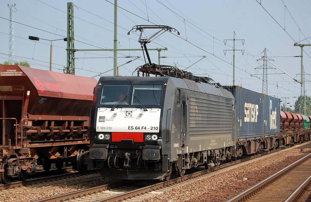 MRCE Dispolok ES 64 F4-210 (91 80 6189 210-8 D-DISPO) im Moment f�r ERSR t�tig mit fast leerem Containerzug am 21.08.12 Bhf. Flughafen Berlin-Sch�nefeld.
