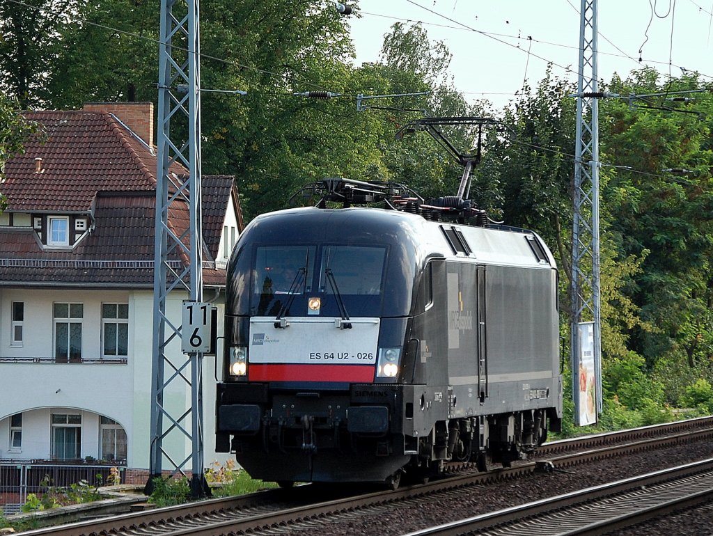 MRCE Dispolok ES 64 U2-026 (91 80 612 526-4 D-DISPO, Bj.2003), eine von der DB gemieteten Loks auf Leerfahrt Richtung Bernau, 12.08.09 Berlin-Karow.