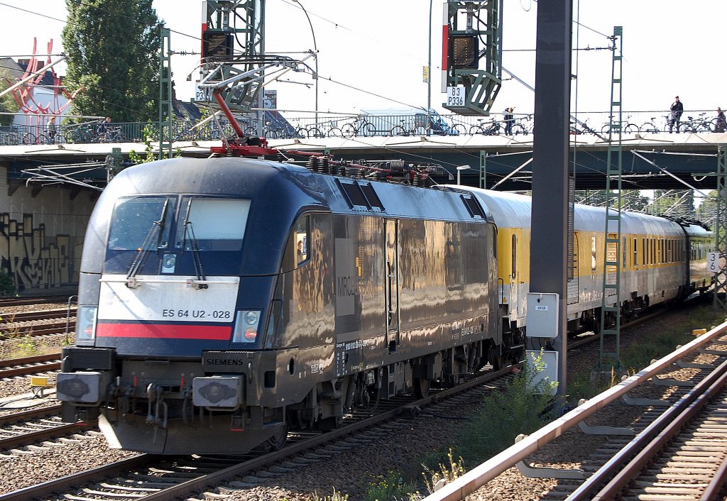 MRCE Dispolok ES 64 U2-028 (Siemens, Bj.2003) nun schon l�ngere Zeit in Diensten der DB und jetzt schon einige Wochen im Auftrag der DB Systemtechnik mit einem Messzug unterwegs, hier am 15.09.10 Berlin-Beusselstr.