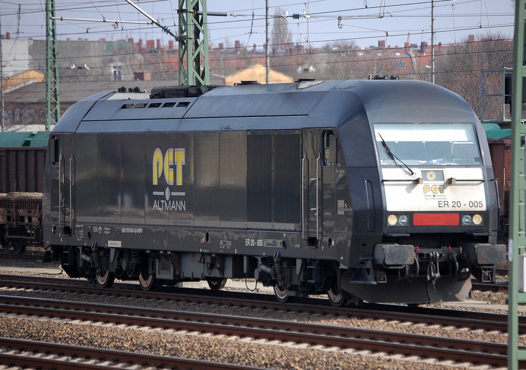 MRCE ER 20-005 (92 80 1223 005-0 D-DISPO, Bj.2003) an die Fa. PCT verliehen am 23.03.10 Gbf. Berlin-Moabit Richung Berlin Spandau.
