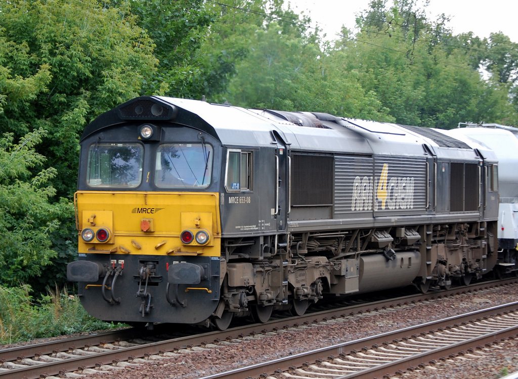 MRCE Leasinglok 653.08  Wessel  (EMD Bj.2005) verliehen an R4C mit derem Logo mit Ganzzug polnischer Staubsilowagen Richtung Bernau, 23.07.08 Berlin-Karow. 