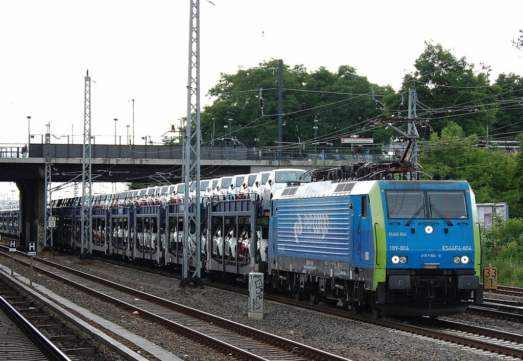 MRCE Mietlok ES64F4-804/EU45-804 der PKP Cargo mit PKW-Transportzug (fabrikneue Fiat) Richtung Nordosten, 27.06.13 Berlin-Springpfuhl.