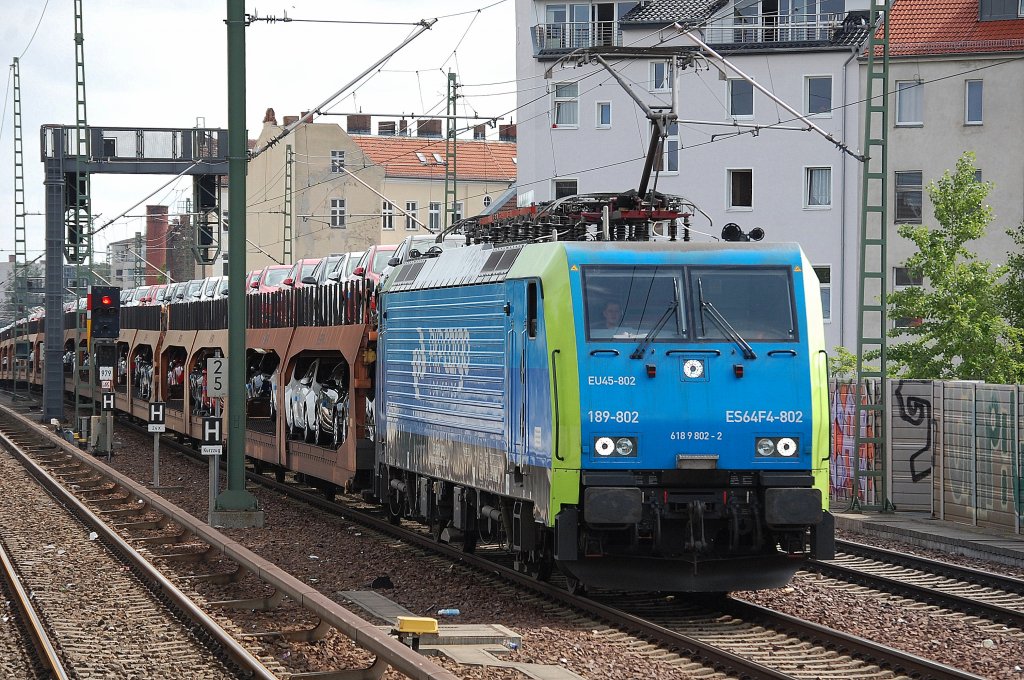 MRCE Mietlok der PKP Cargo ES64F4-802/EU45-802 mit PKW-Transportzug am 03.06.13 Richtung Berlin-Spandau, 03.06.13 Berlin-Wedding.