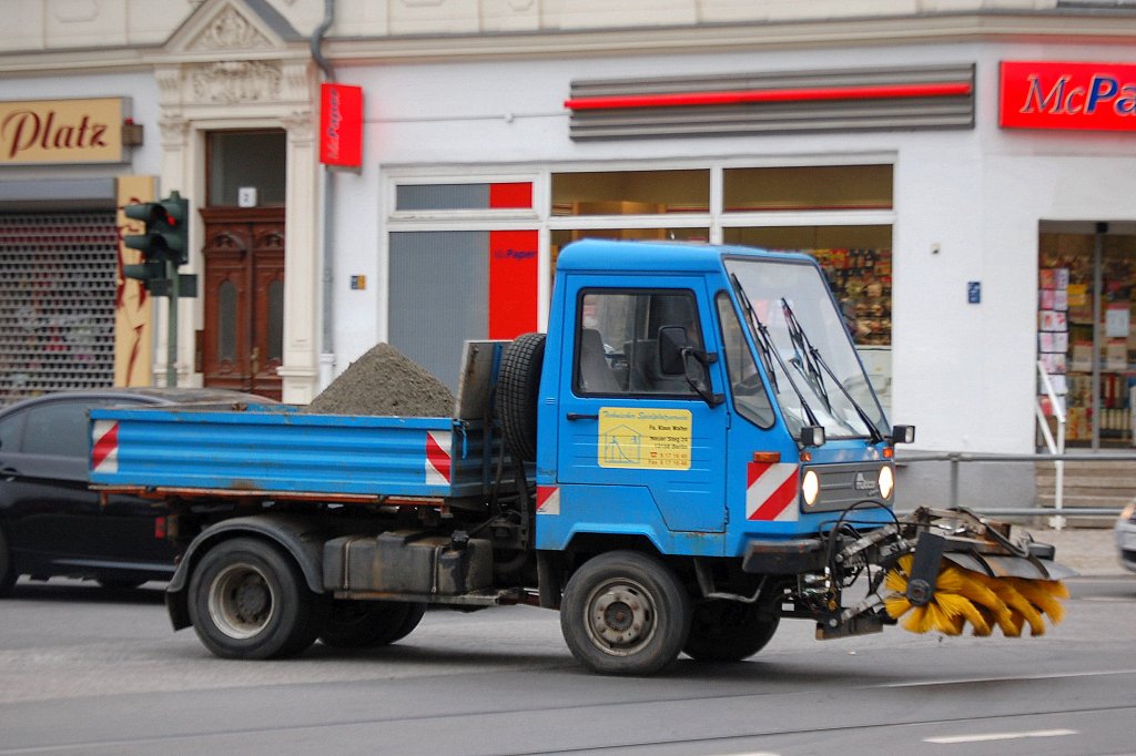 multicar im Stra�enkehrdienst einer Berliner Privatfirma, 18.02.11 Berlin Niedersch�nhausen.