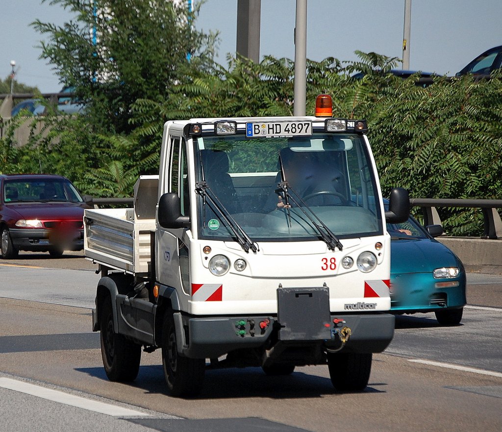 multicar in wei�, Berliner Stadtautobahn 24.08.09 H�he Spandauer Damm Br�cke.