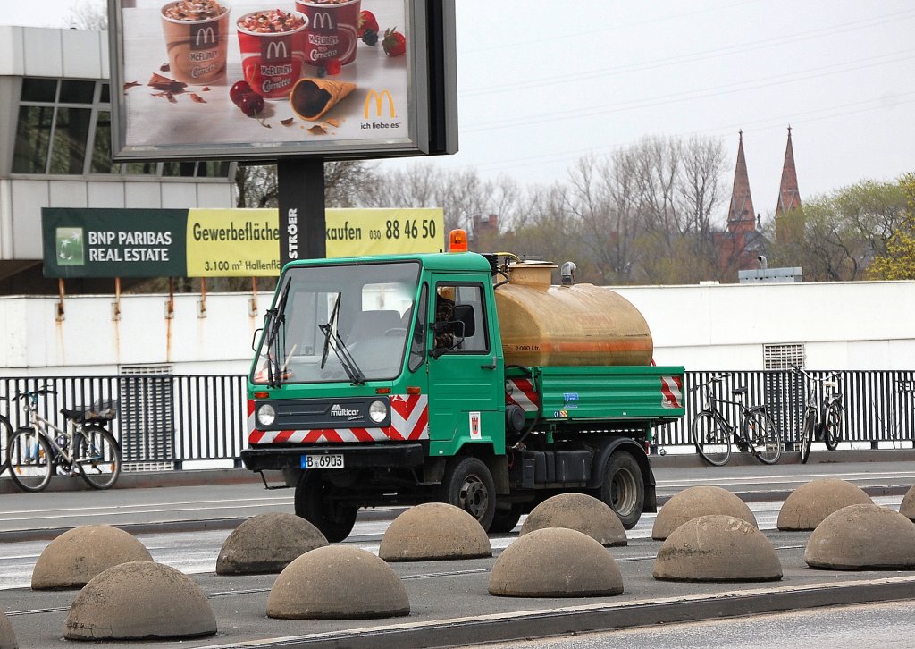 muticar champion mit Silobeh�lter auf der Ladefl�che (Gartenbauamt Berlin Bezirk Tiergarten?), 12.04.12 Berlin-Beusselbr�cke. 