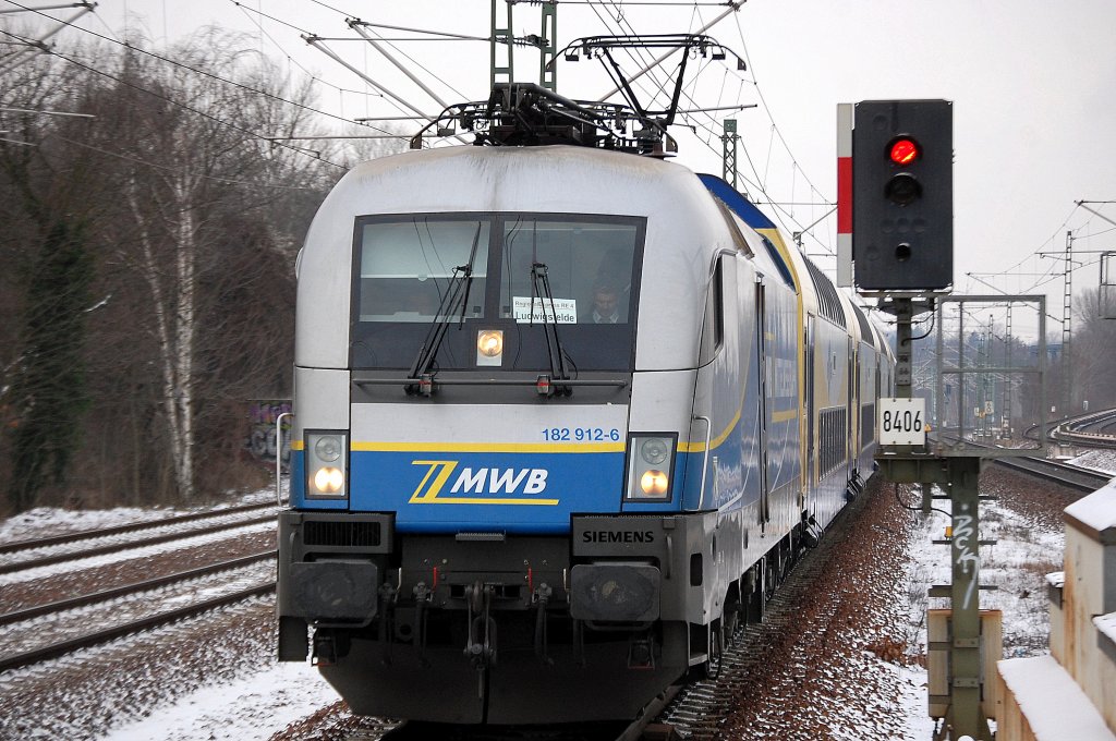MWB 182 912-6 als Mietlok f�r ODEG mit dem RE4 bei der Einfahrt im Bhf. Berlin-Jungfernheide, 17.01.13