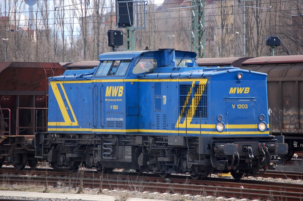 MWB V 1203 (92 80 1202 725-8 D-MBW, Bj.1974) beim Rangieren im Gbf. Berlin-Moabit, 20.03.09 
