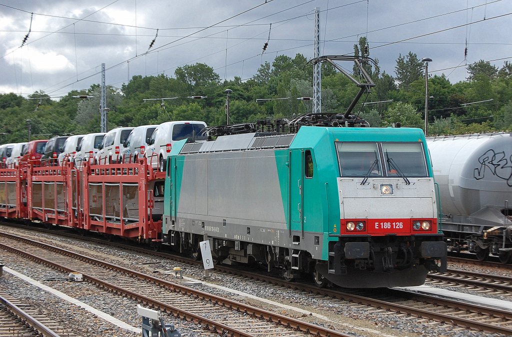 Nach �BB-Taurus, SNCF-FRET und MRCE 189�r jetzt aktuell eine ganze Flotte 186�r, immer wieder interessant was ITL an Lokmaterial aktuell bevorzugt. Hier mit 186 126-9 (91 80 6186 128-9 D-ATLD) bei der Transportfahrt von fabrikneuen VW-Caddy, 05.06.12 Berlin Greifswalder Str.