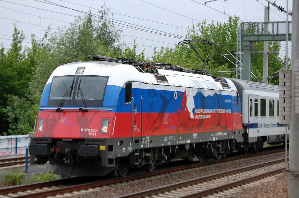 Nahaufnahme EM-Husarz  Russia  5 370 002 1251 (91 51 5370 002-8 PL-PKPIC am 31.05.12 Berlin-Blankenburg.