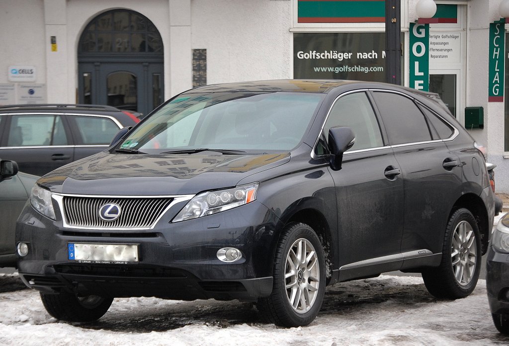Neben Porsche wird auch im Hause LEXUS ein SUV produziert in der gehobenen Preiskategorie, es ist ein RX450h, 15.02.10 Berlin-Charlottenburg. 