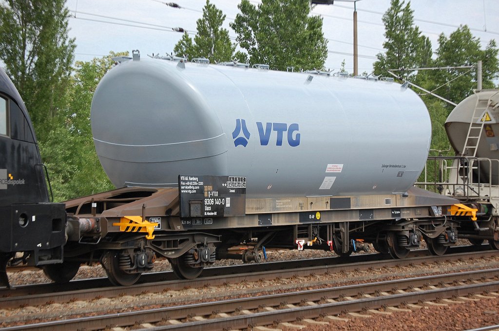 Neu lackierter Staubsilowagen vom Einsteller VTG in Hamburg eingestellt mit der Nr. 33 RIV 80 D-VTGD 9306 140-0 Uacs Bf.:Maschen-Rbf. Ladegut: ZEMENT, 19.05.11 Bhf. Flughafen Berlin-Sch�nefeld.
