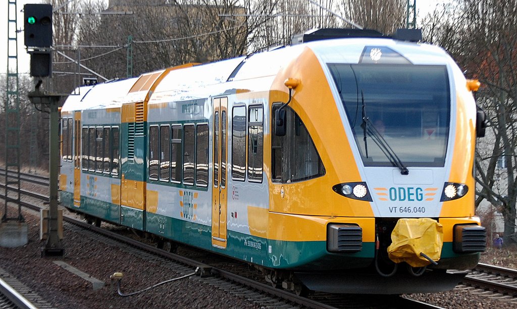 Neuer Stadler Gtw 2/6 der ODEG mit VT 646.040 Richtung Berlin-Grunewald, 31.01.13 Berliner Innenring Berlin-Jungfernheide.