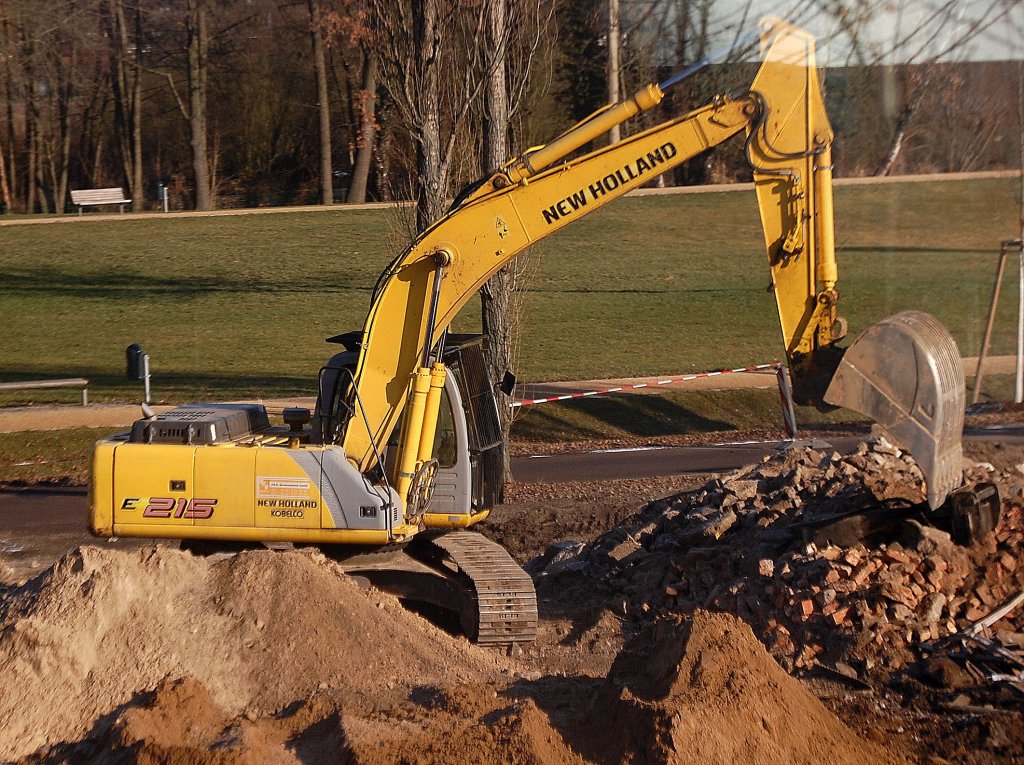 NEW HOLLAND E215 Raupenbagger, 29.01.11 Berlin-Reinickendorf. 