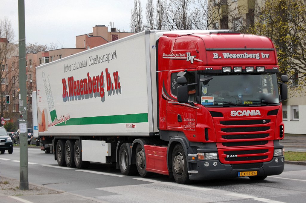 Niederl�ndischer Sattelzug der Fa. B.Wezenberg bv mit SCANIA R440 Zugamschine, 12.04.12 Berlin-Beusselbr�cke. 
