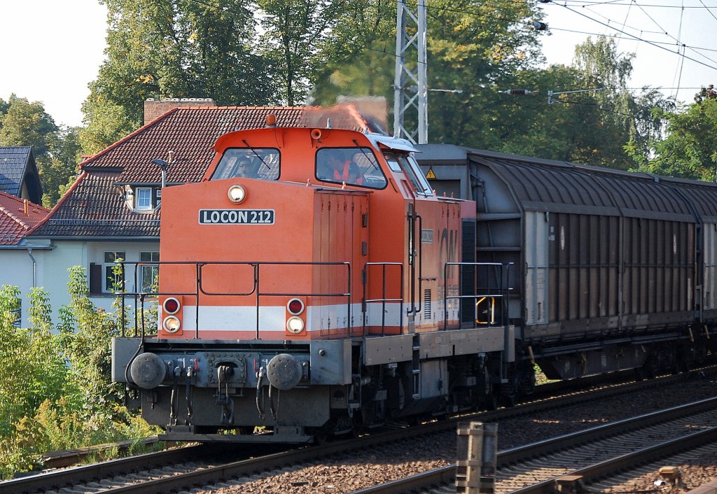 Noch mal aus der N�he LOCON 212 (293 503-9) am 11.09.12 mit Ganzzug Schiebewandwagen Berlin-Karow..