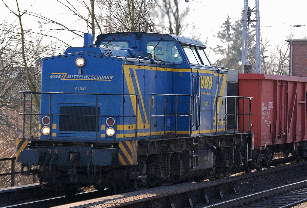 Noch mal aus der N�he MWB Lok V 1802 (95 80 1203107-8 D-MWB, LEW Bj.1972) mit G�terzugleistung am 05.03.12 Richtung Bernau, Berlin-Karow.