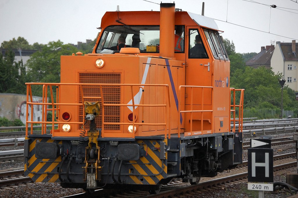Noch mal etwas n�her, die northrail Lok 98 80 3352 103-6 NTS am 27.06.12 Bhf. Berlin-Lichtenberg.