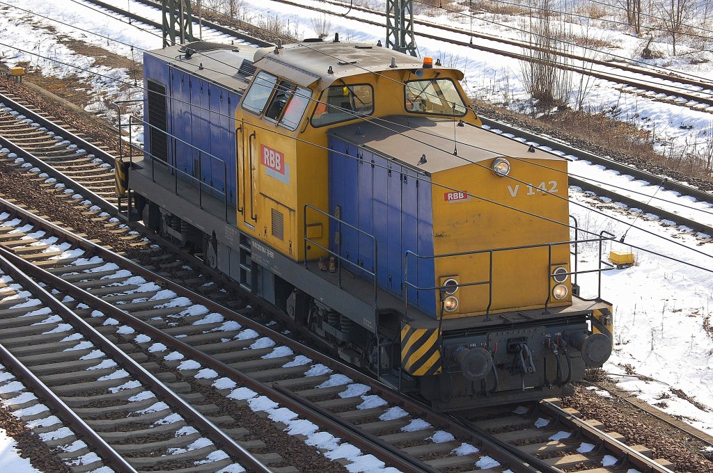 Noch mal in Gegenrichtung RBB V 142 (293 900-7) am 26.03.13 Berlin-Putlitzbr�cke. 