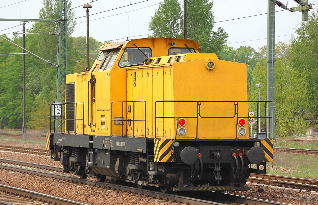 Noch mal die V 150.02 (92 80 1293 508-8 D-EPOOL) der Fa. SGL am 27.04.11 Bhf. Flughafen Berlin-Sch�nefeld.