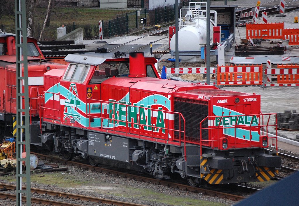Nochmal aus anderer Perspektive, die von Vossloh angemietete  MaK 1700BB BEHALA Lok 21 (92 80 1277 805-8 D-VL) am 09.01.12 Berlin Westhafen.