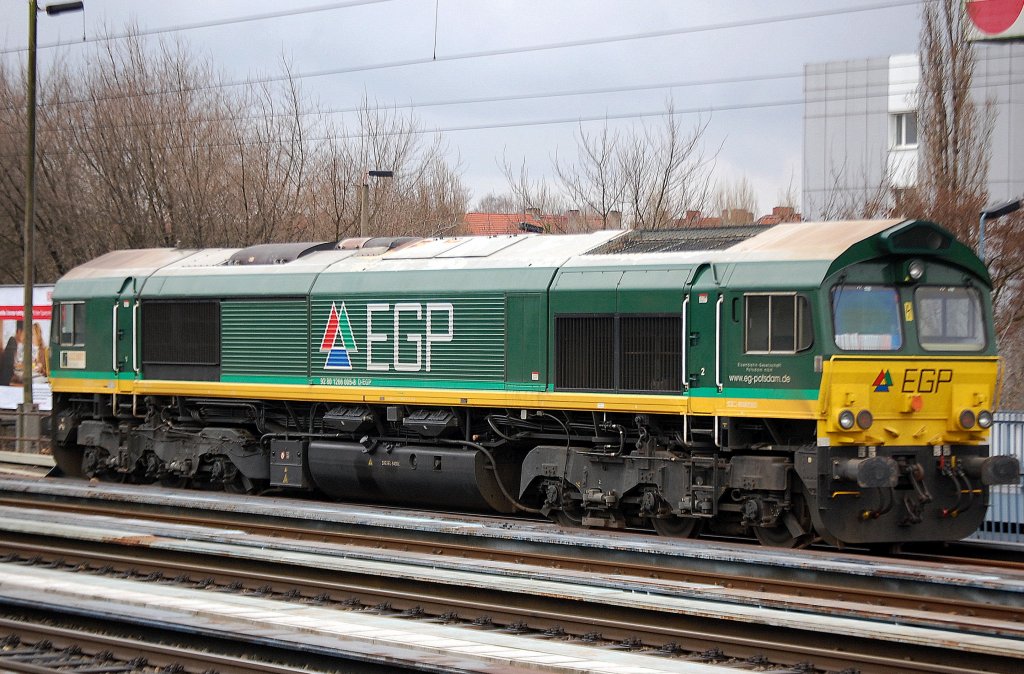 Nun also auch die Potsdamer EGP mit ASCENDOS Claas 66 Leasinglok, die Lok ohne spez. Nummerierung aber mit EGP Logo auf Front- und Seitenw�nden, registriert unter 92 80 1266 005-8 D-EGP am 24.02.12 abgestellt Berlin Greifswalder Str.