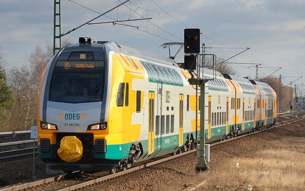ODEG-KISS als RE4 nach Rathenow mit dem ET 445.110  bei der Einfahrt Bhf. Berlin-Jungfernheide, 31.01.13  