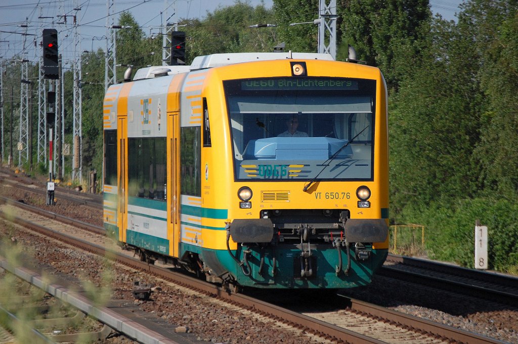 ODEG, Linie OE60 Richtung Bln-Lichtenberg mit VT 650.76  Schorfheidestadt Joachimsthal  (95 80 0650 076-2 D-ODEG, Stadler Bj.2004), 08.07.10 Berlin-Karow. 