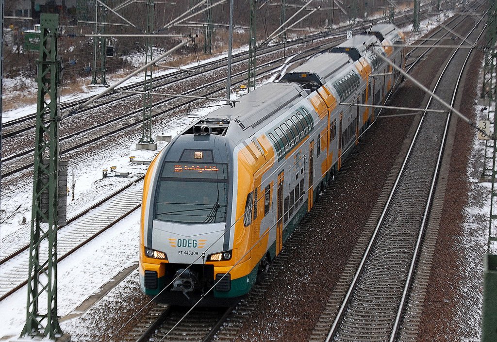 ODEG RE4 nach Ludwigsfelde mit ET 445.109 Richtung Berlin Hbf.(tief), 17.01.13 Berlin-Beusselbr�cke.