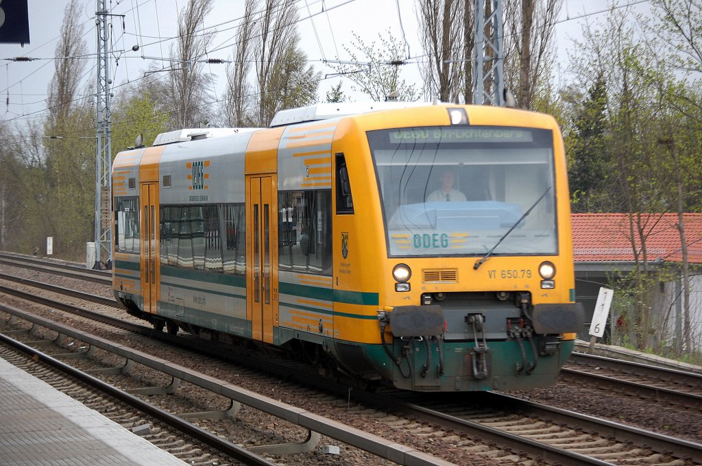ODEG RegioShuttle VT 650.79  Erholungspark Wendisch Rietz  (95 80 0650 079-6 D-ODEG, Stadler Bj.2004) Linie OE60 Richtung Berlin-Lichtenberg, 07.04.11 Berlin-Karow.