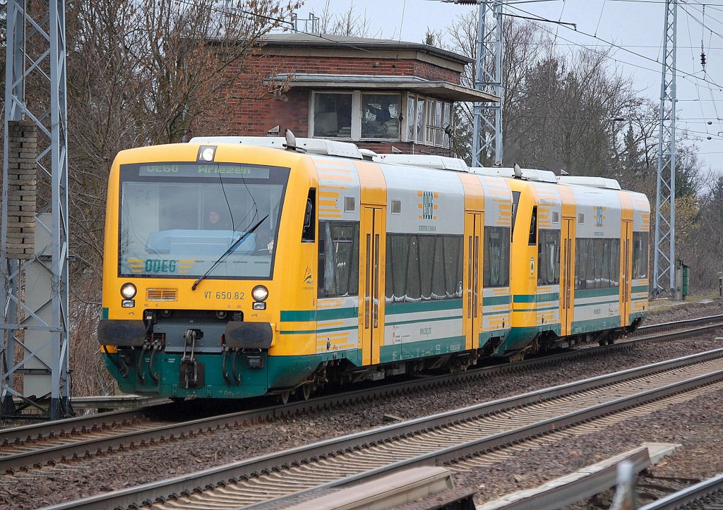 ODEG VT 650.82  Stadt K�nigs Wusterhausen  (95 80 0650 082-0 D-ODEG, Stadler Bj.2004)+ VT 650.?? als OE60 Richtung Wriezen, 25.03.11 Berlin-Karow.