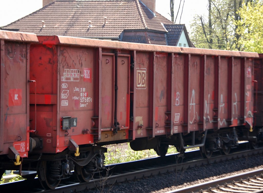 Offener G�terwagen der DB eingestellt mit der Nr. 31 RIV 80 D-DB 537 5 617-3 Eanos-x 059, 16.04.09 Berlin-Karow.