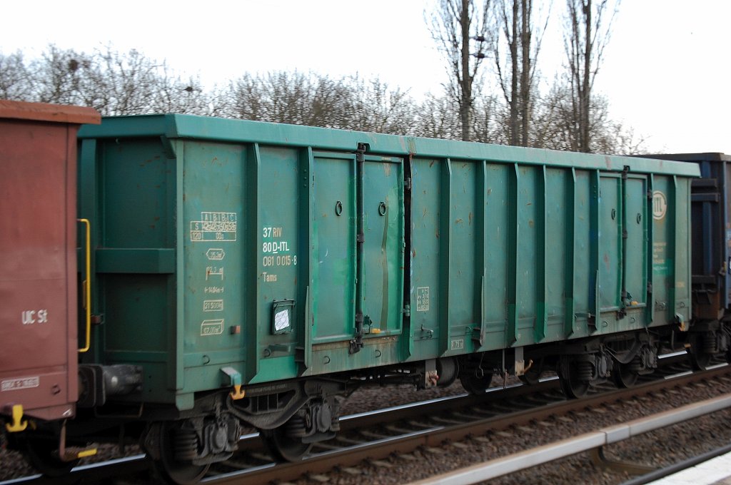 Offener G�terwagen (ehemals mit Rolldach) von ITL eingestellt mit der Nr. 37 RIV 80 D-ITL 081 0 015-8 Tams, 05.04.12 Berlin-Karow.