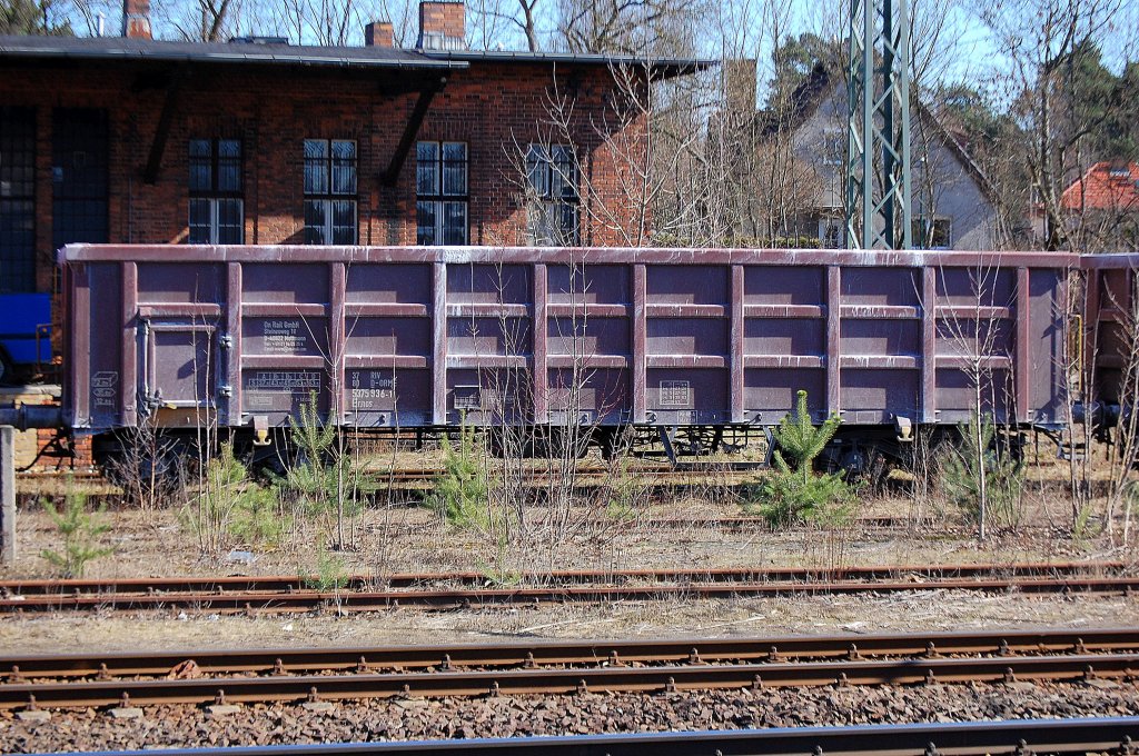 Offener G�terwagen vom Einsteller On Rail GmbH eingestellt mit der Nr. 37 RIV 80 D-ORME 5375 936-1 Eanos, 19.03.11 am Rande des S-Bhf. Birkenwerder.