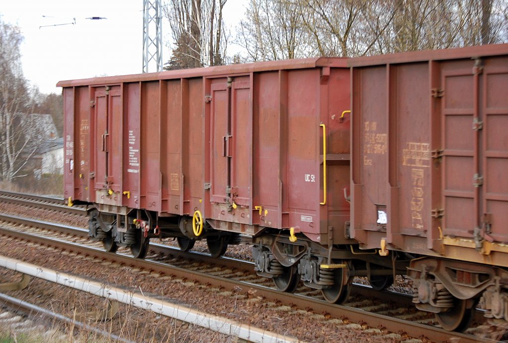 Offener G�terwagen mit Drehgestellen eingestellt mit der Nr. 37 RIV 80 D-AAEC 5330 158-6 Eaos7 am 05.04.12 Berlin Karow.